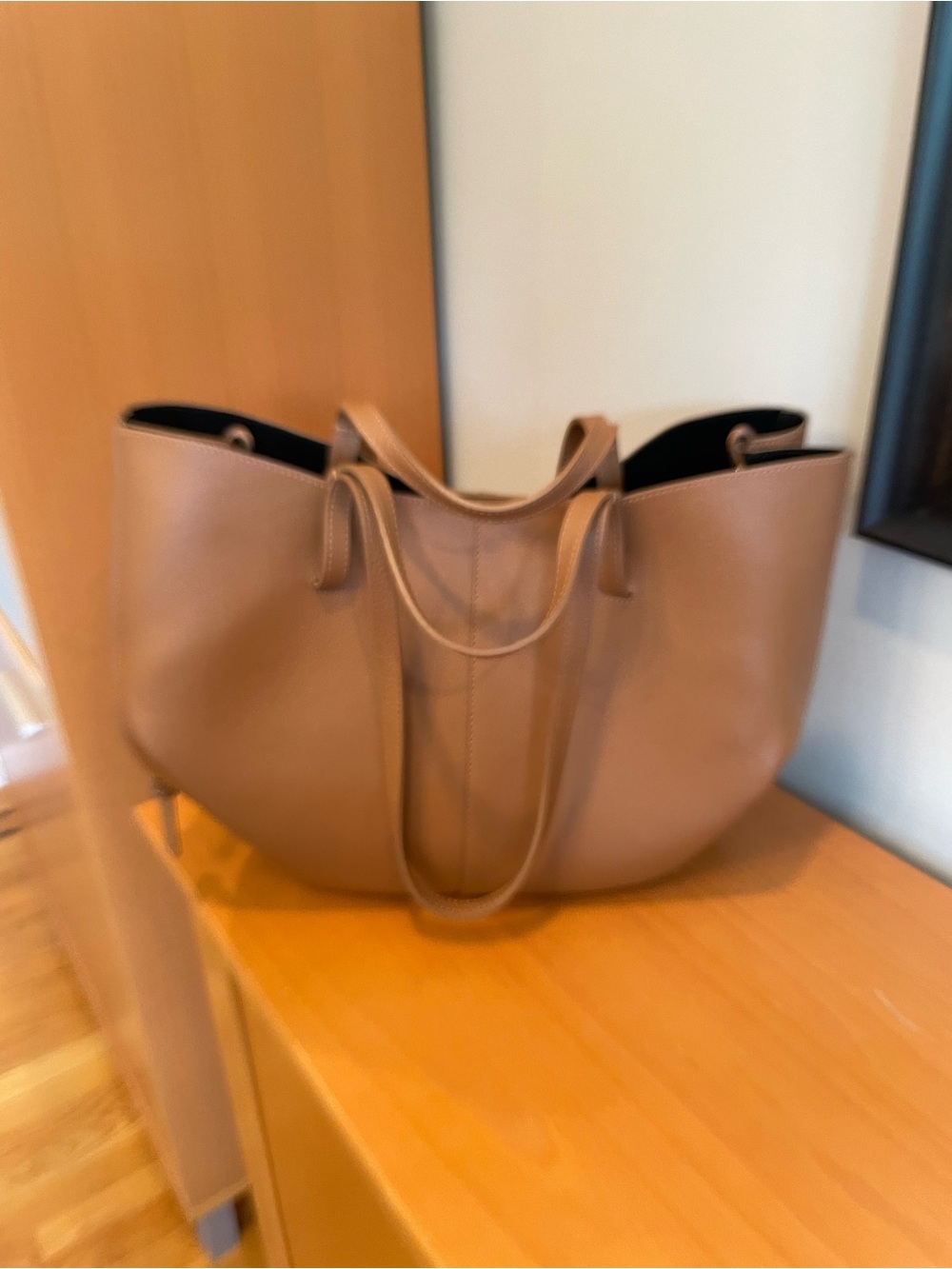 Classic Tan Leather Tote Bag - Stylish Everyday Carry